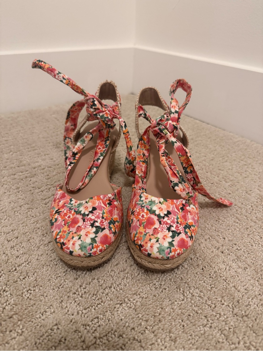 Kelly & Katie Women’s Coral Floral Ankle-Tie Espadrille Wedges Size 6